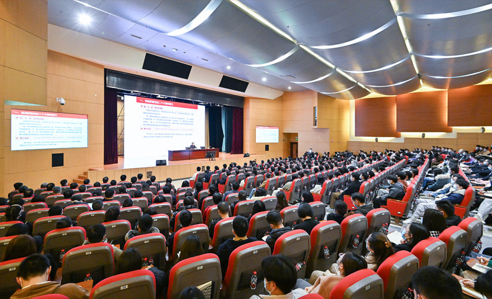 2月22日下午，在重庆大学，市委书记袁家军向广大师生宣讲党的二十大精神。苏思 摄